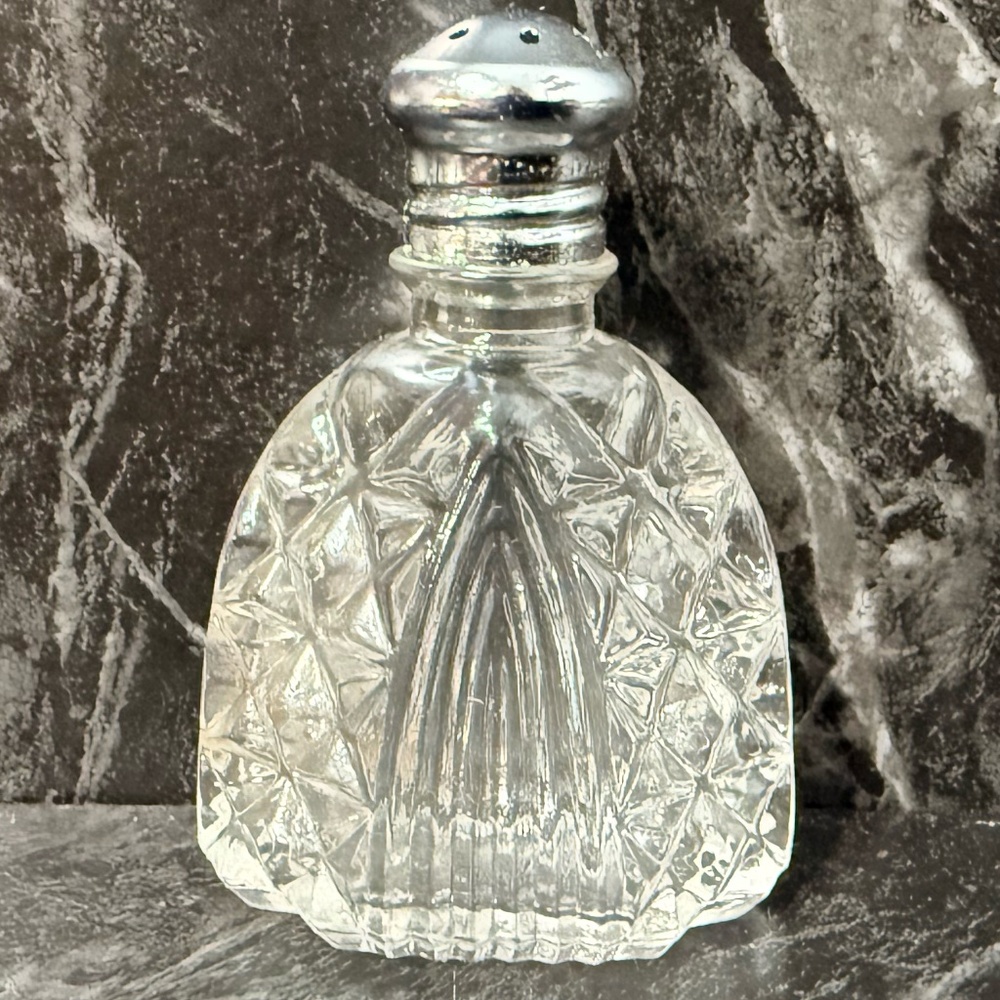 Small Salt & Pepper Shakers - Picture 8 of 16